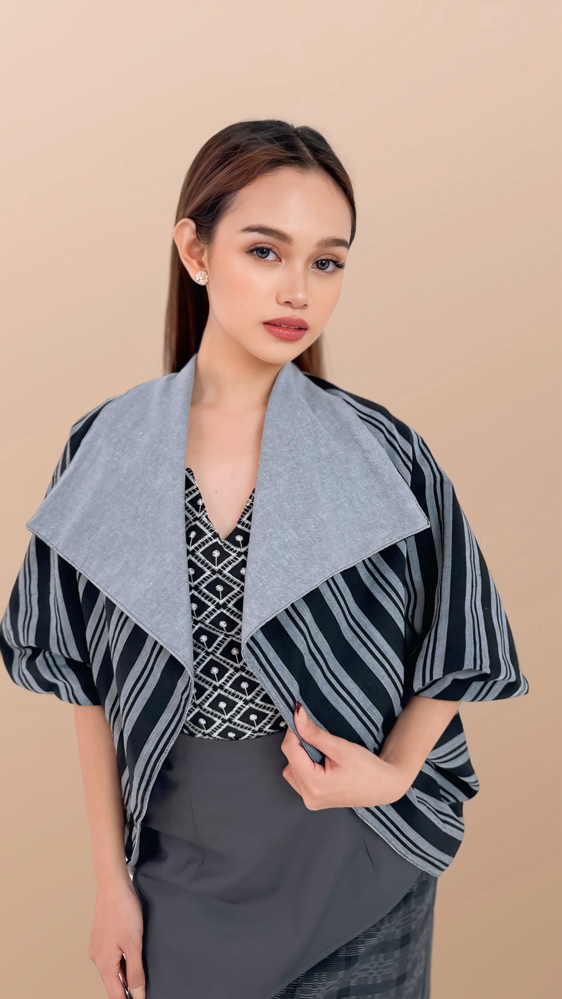 Poncho (Black 001)