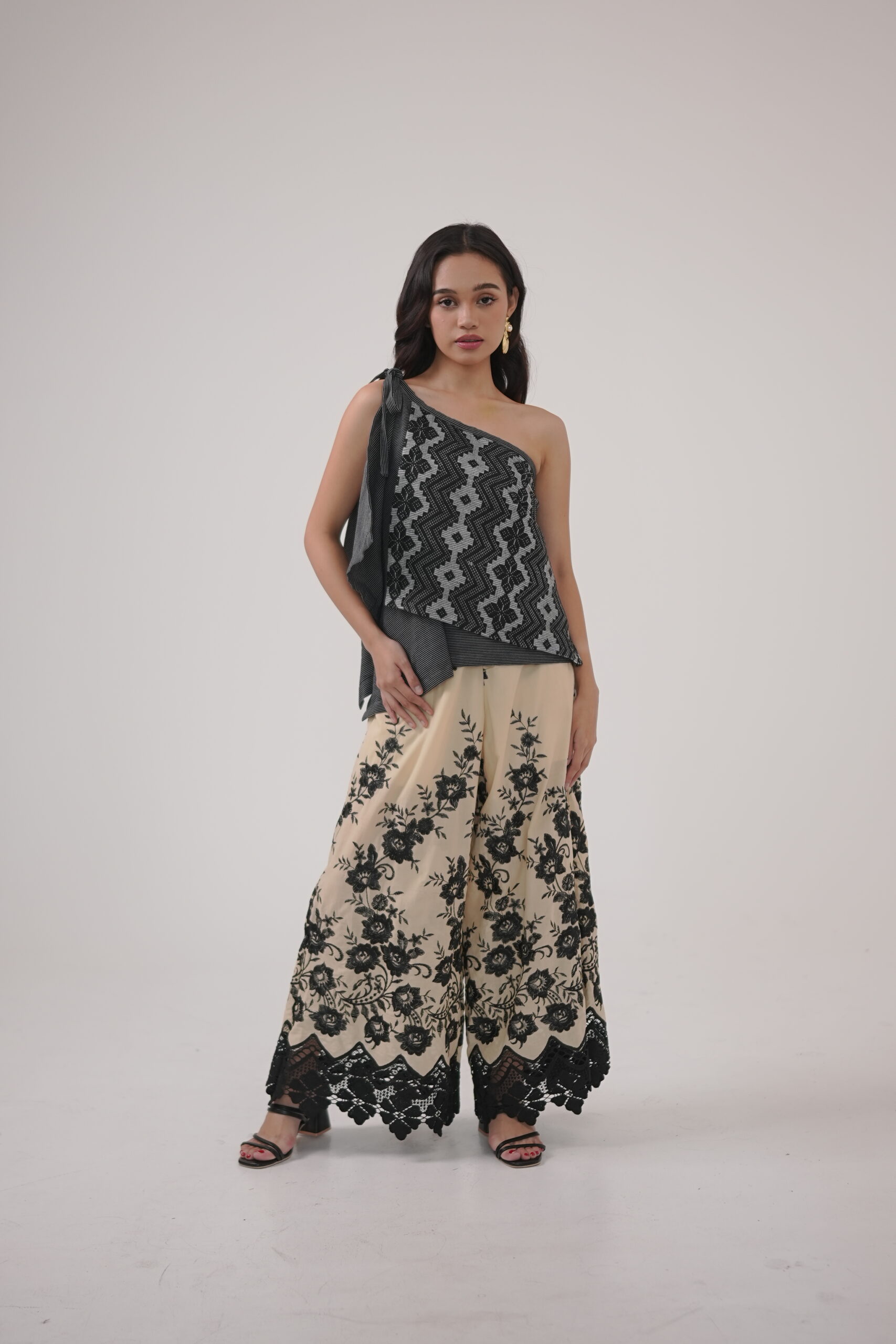 Amira Pants (Beige with Black Lace)